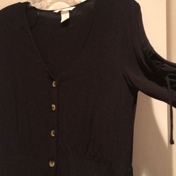 Cute little black dress perfect for a night out - Picture 2 of 2